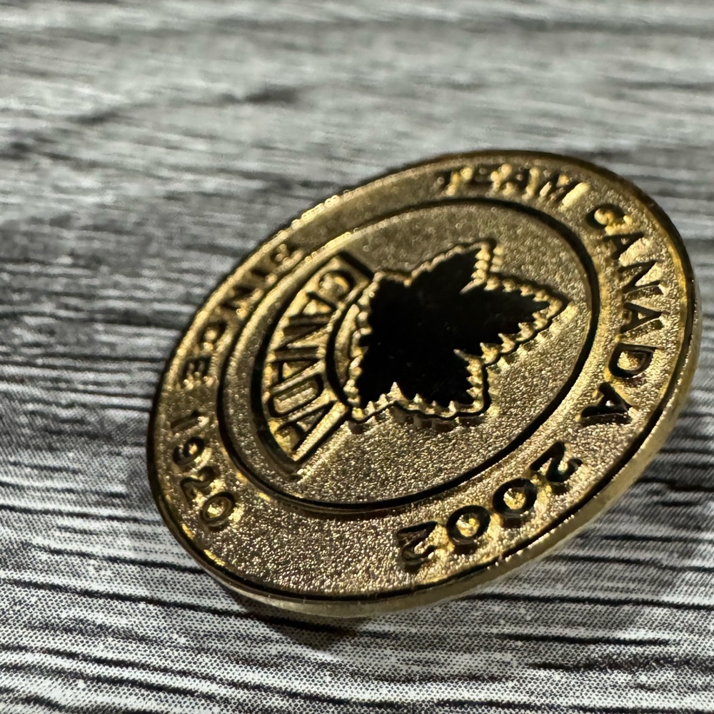 Team Canada 2002 Pin #9 of 24: Gold Medal Pin - Vintage Collectible Lapel Pin - Picture 3 of 5
